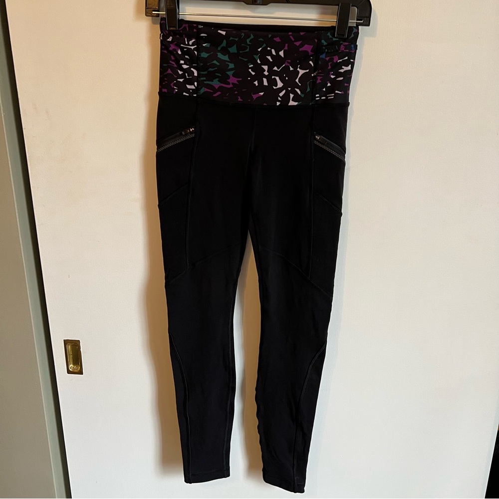 LuluLemon size 4 Legging with Zip Pockets